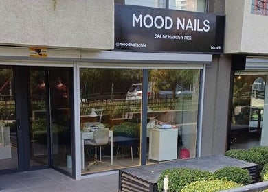 Entrada de Mood Nails en Ñuñoa, Región Metropolitana, CL, destacando un ambiente moderno y acogedor.