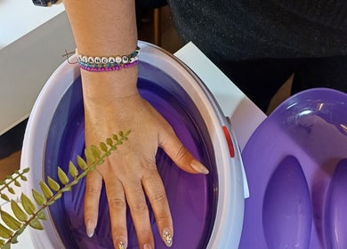 Tratamiento de manos en Mood Nails, Ñuñoa, Región Metropolitana, CL.