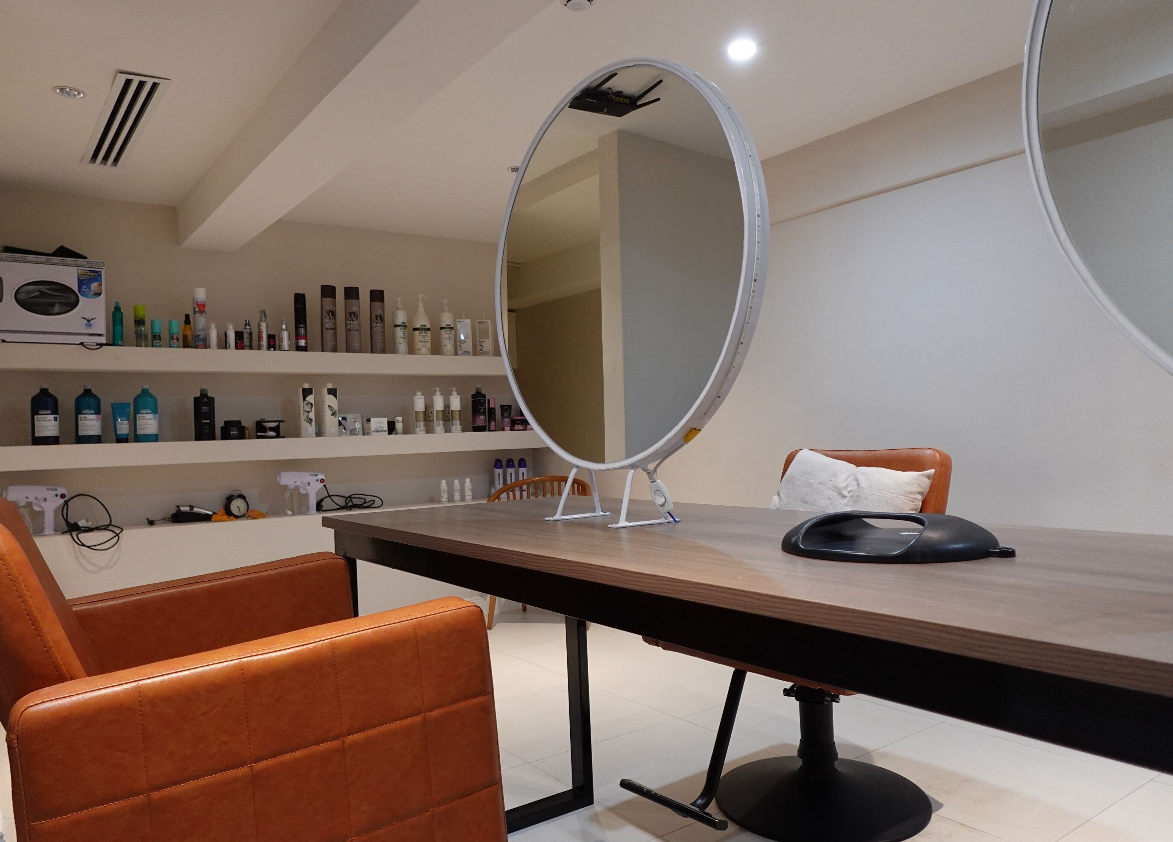 Modern salon station with a mirror and chairs at Notes Salon, Dammam, Eastern Province, SA.
