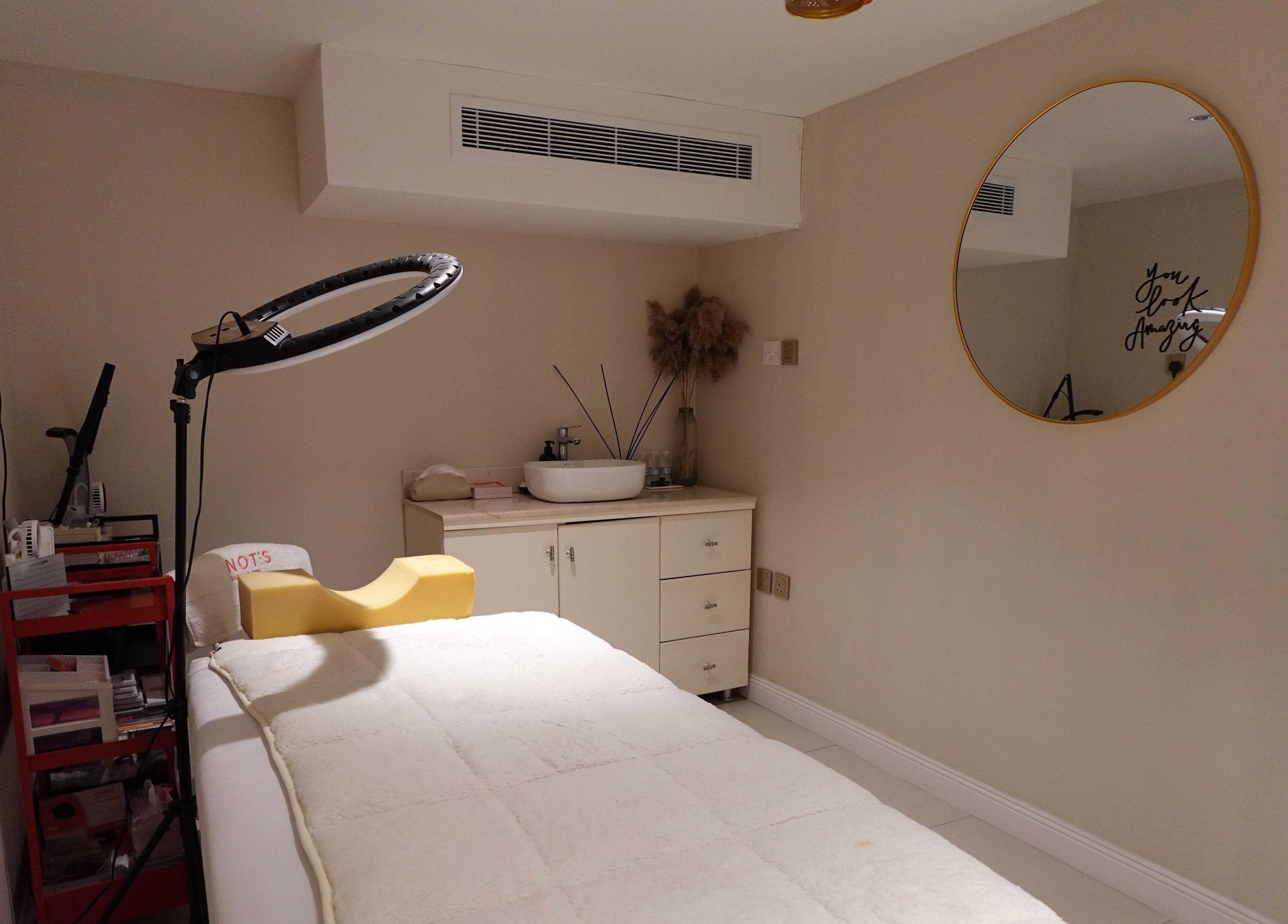 Relaxing treatment room at Notes Salon in Dammam, Eastern Province, SA, featuring modern decor.