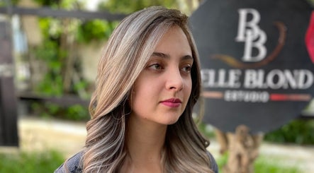 Belle blond