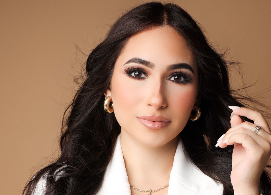 Elegant woman with flawless makeup at Delmarrr.studio, Toa alta, Bayamón, PR.