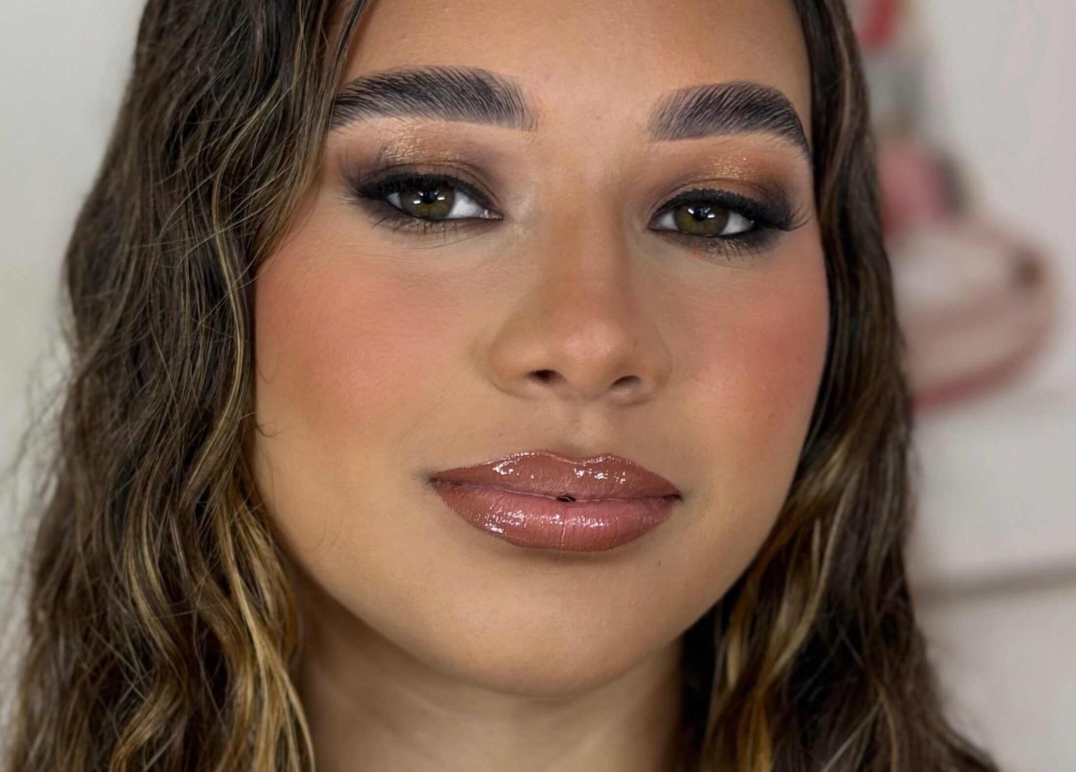 A model with flawless makeup at Delmarrr.studio, Toa alta, Bayamón, PR, showcasing a radiant beauty look.