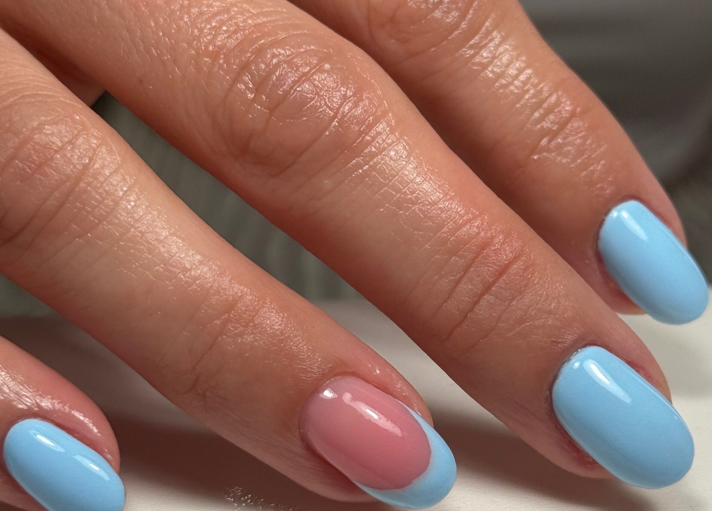 Elegant blue and pink nail design at Delmarrr.studio, Toa alta, Bayamón, PR.