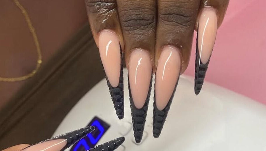 Manucure sophistiquée chez Institut d’Onglerie Chez_Marcy, Sandy-Ground, Basse-terre, GP.