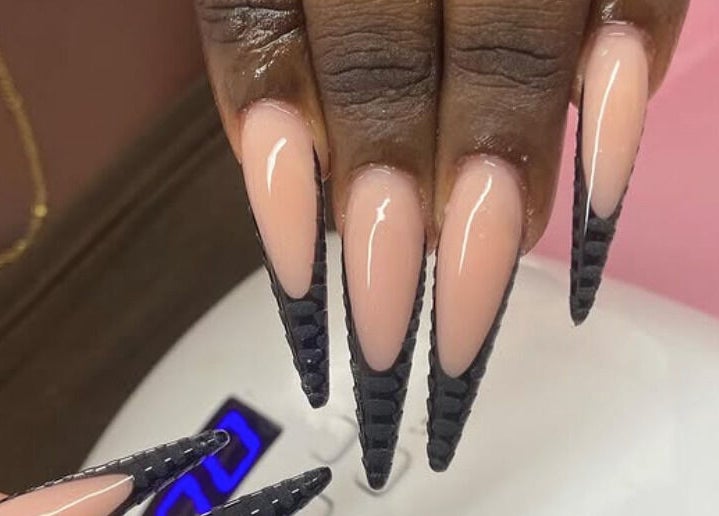 Manucure sophistiquée chez Institut d’Onglerie Chez_Marcy, Sandy-Ground, Basse-terre, GP.