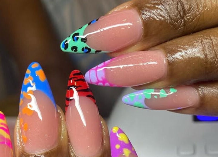 Art d'ongles coloré à Institut d’Onglerie Chez Marcy, Sandy-Ground, Basse-terre, GP.