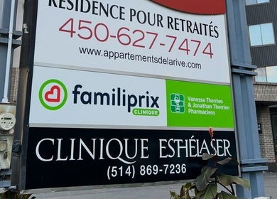 Panneau extérieur de Clinique Esthélaser à Laval, Québec, CA, offrant des services de beauté et bien-être.