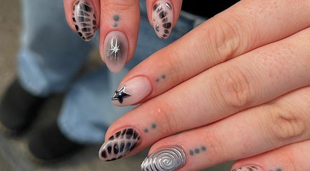 Leanne Haycock Nail Artist - At Home 3paveikslėlis