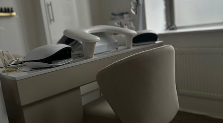 Маникюрное рабочее место в Sofiel.Nails, Stourbridge, England, GB с профессиональными инструментами.