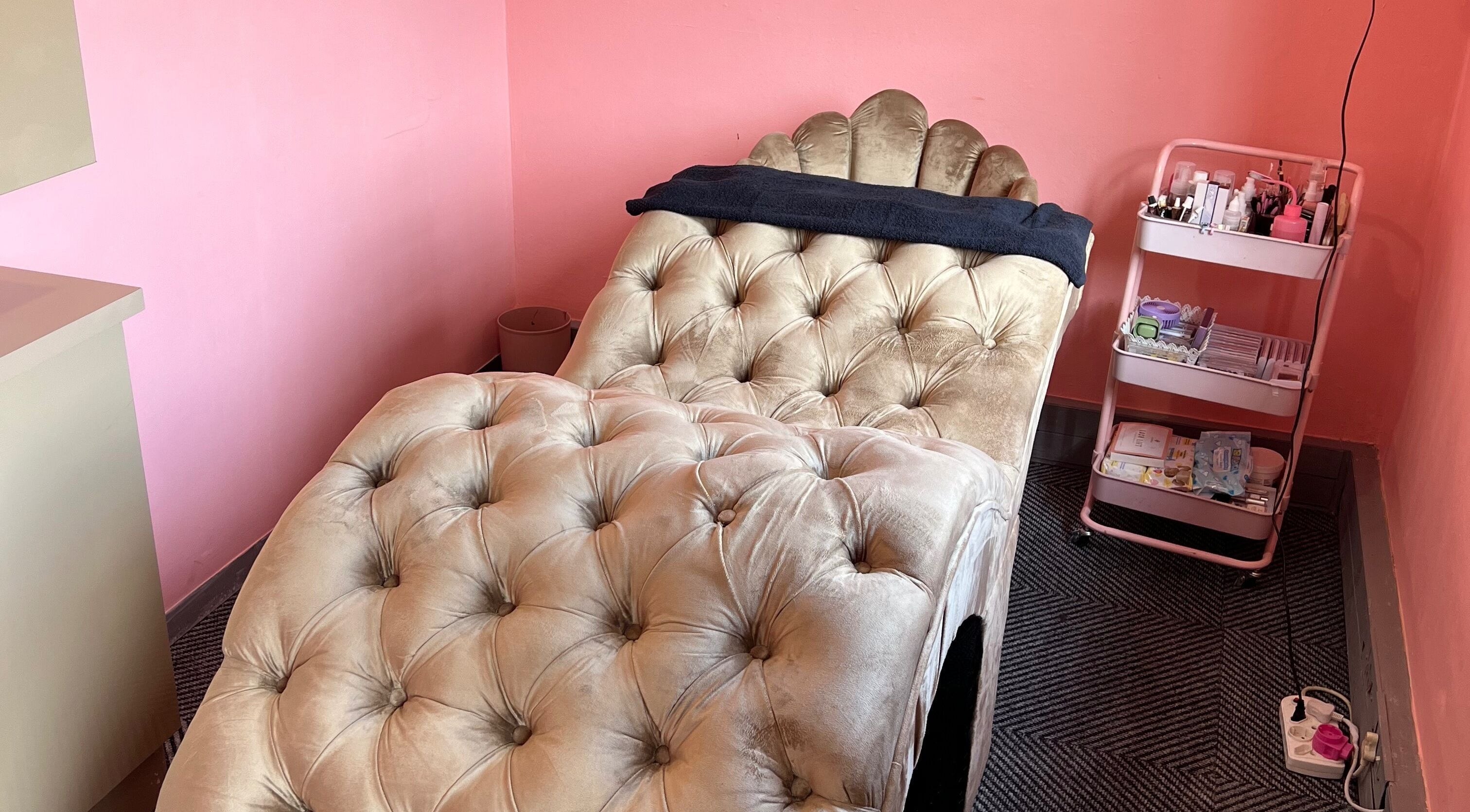 Luxurious treatment bed at Peaches Beauty Bar Midrand, Midrand, Gauteng, ZA with plush pink decor.