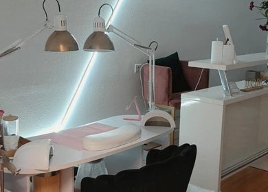 Zona de manicura en Beauty Studio. By Julissa Rodríguez en Saint-louis, Grand Est, FR.