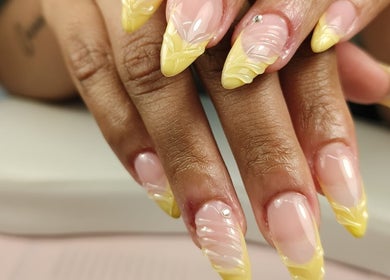 Diseño de uñas elegantes en Beauty Studio. By Julissa Rodríguez, Saint-louis, Grand Est, FR.