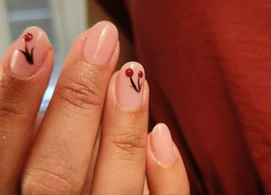 Decorado de uñas con diseño de flor en Beauty Studio. By Julissa Rodríguez, Saint-louis, Grand Est, FR.