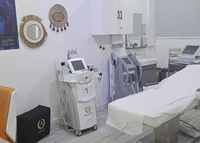 Modern treatment room at Vivo Clinic Dubai, featuring advanced equipment, Dubai, Dubai, AE.