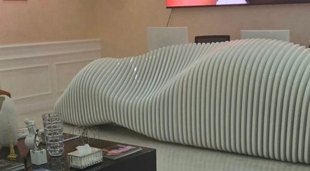 Sleek reception desk at Vivo Clinic Dubai, Dubai, AE featuring modern, wave-like design for an inviting atmosphere.