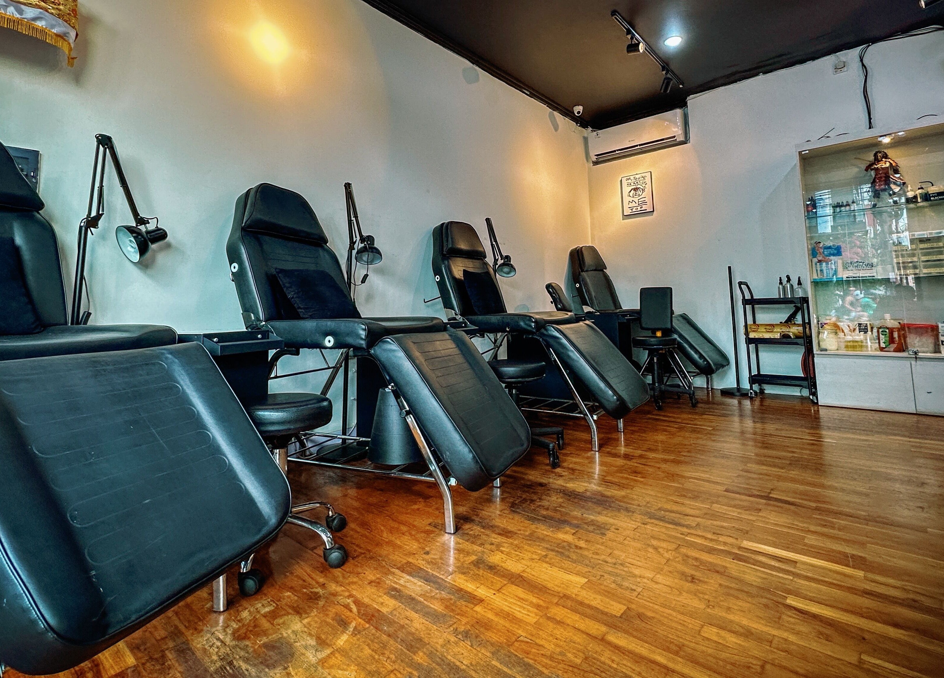 Modern tattoo chairs in Timeless Ink studio, Bali, Bali, ID, showcasing a sleek and inviting atmosphere.