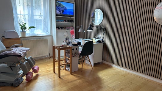 Gut Nail Studio
