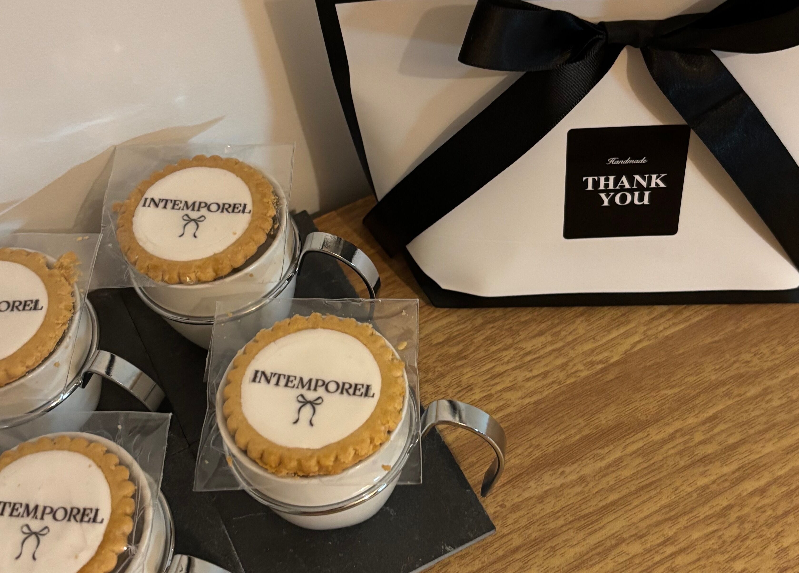 Biscuits personnalisés Intemporel et cadeau à Arbonne la forêt, Île-de-France, FR.