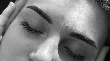 MC Beauty Brow