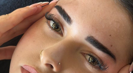 MC Beauty Brow image 2