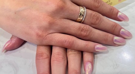 Hello Nails and Spa