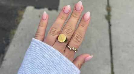 Hello Nails and Spa