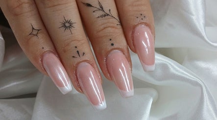 Unhas francesinhas e tatuagens minimalistas em Tatianabeautycare, Viana Do Castelo, Viana Do Castelo, PT.