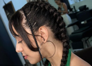 Tranças sofisticadas no cabelo de uma cliente no Tatianabeautycare em Viana Do Castelo, Viana Do Castelo, PT.