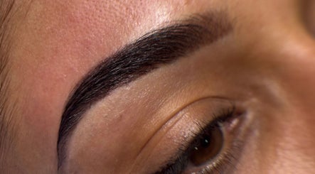 Carla Paz Lashes & Brows Studio