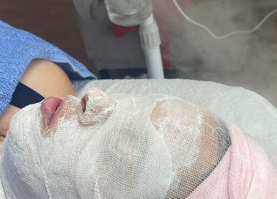 Tratamento facial relaxante em AC Saúde & Beleza, Seixal, Setúbal, PT, com vapor.