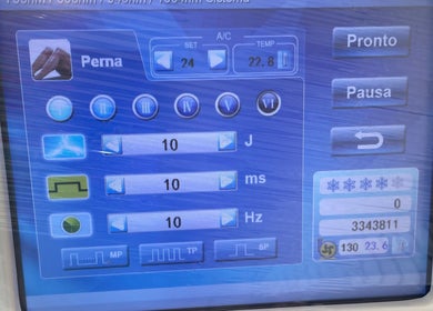 Painel de controle de máquina de terapia em AC Saúde & Beleza, Seixal, Setúbal, PT.