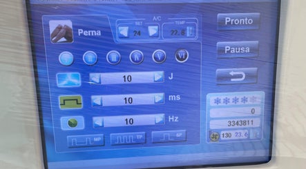 Painel de controle de máquina de terapia em AC Saúde & Beleza, Seixal, Setúbal, PT.