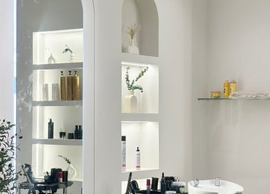 Elegant styling area at Perla Beauty Lounge, Ras Al Khaimah, AE featuring modern decor and beauty products.