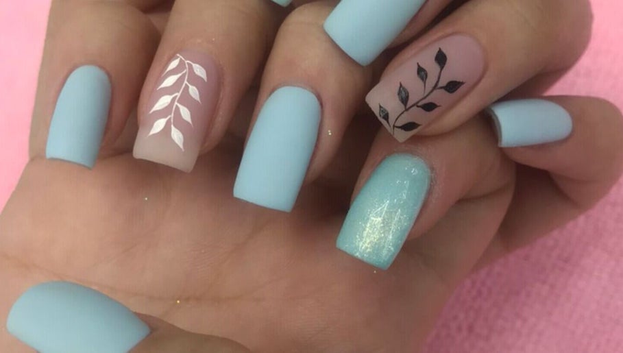 Gabriela Sánchez  Nails + Lashes + More image 1