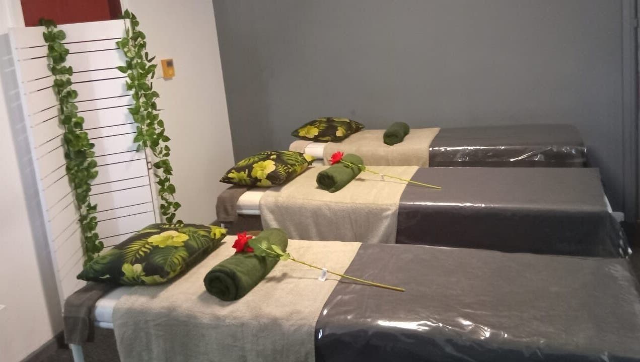 Relaxation beds at Ispa Aesthetics, Cape Town, Western Cape, ZA, with floral decor and soft hues.