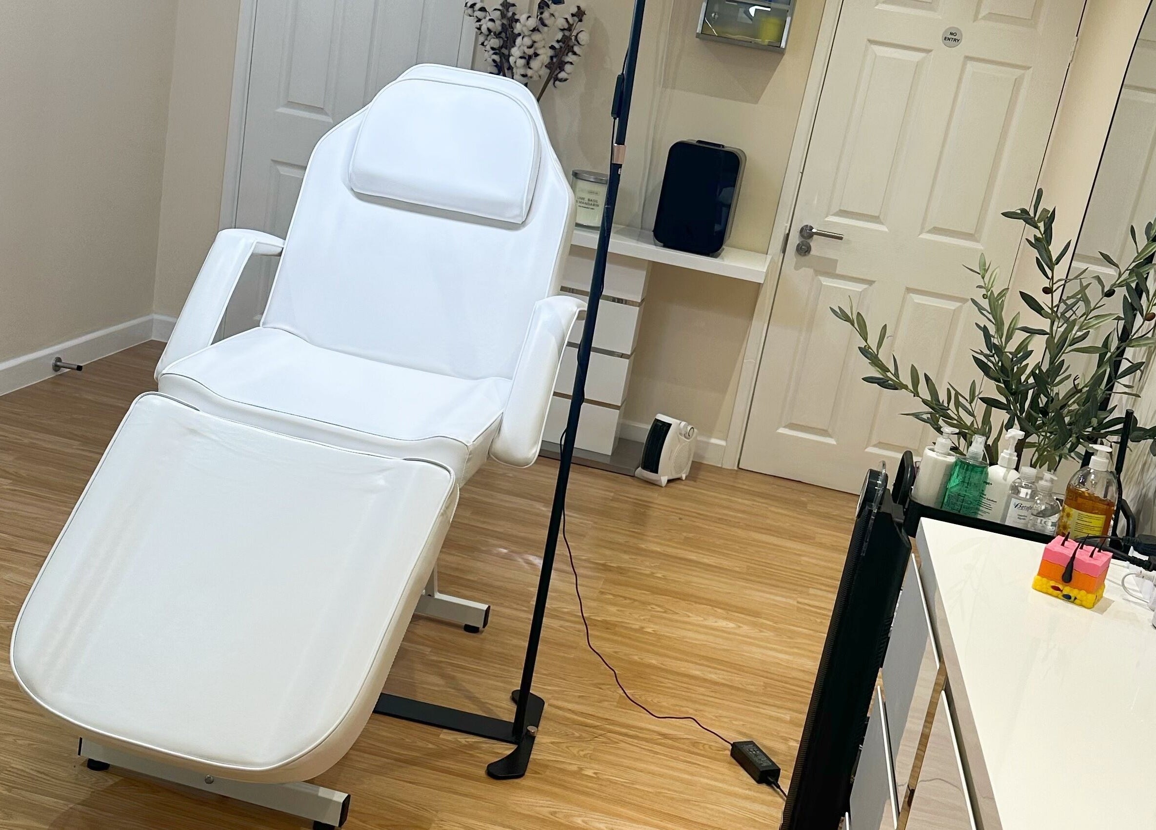 Luxurious treatment chair in J9 Aesthetics, Harworth, England, GB, offering premium beauty services.