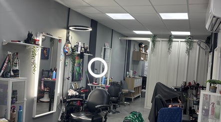 Nunez Salon