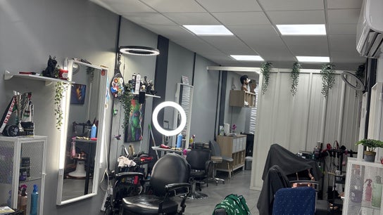 Nunez Salon