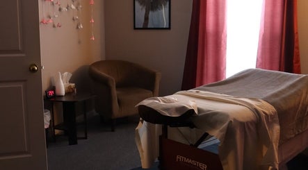 Soluna Massage image 2