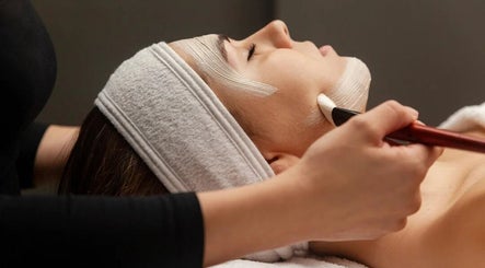 Lux Beauty House