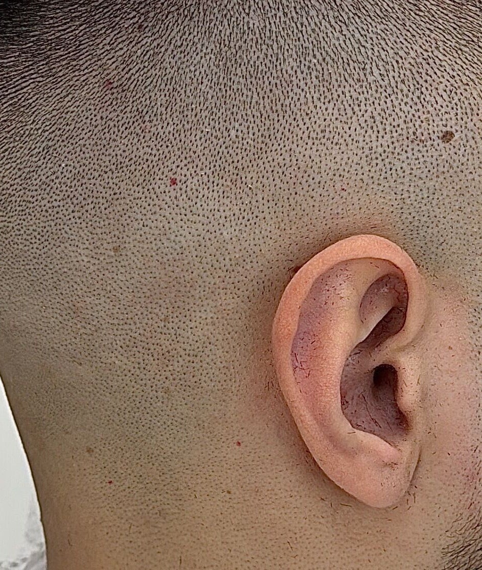 Модерно прическа от Onyx Barbershop, Търговище, Търговище, BG. Подстригване с прецизна машинка.