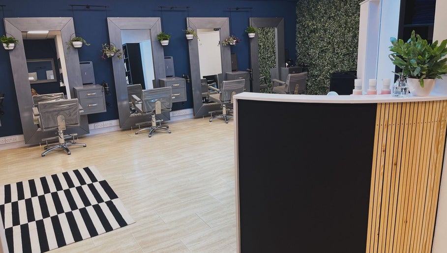 Hair Salon Near Me UK kép 1