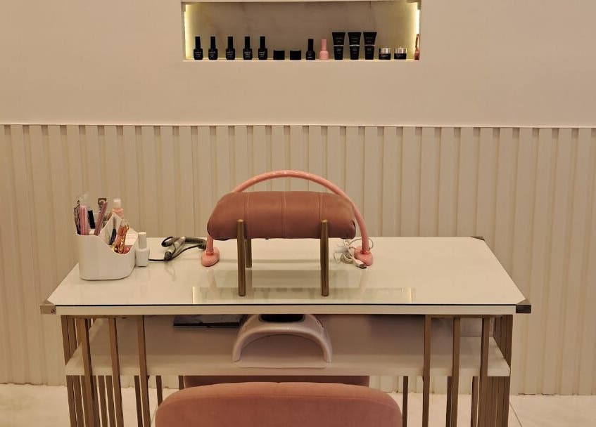 Estación de manicura elegante en Gold Studio, Buenos Aires, Ciudad Autónoma De Buenos Aires, AR.