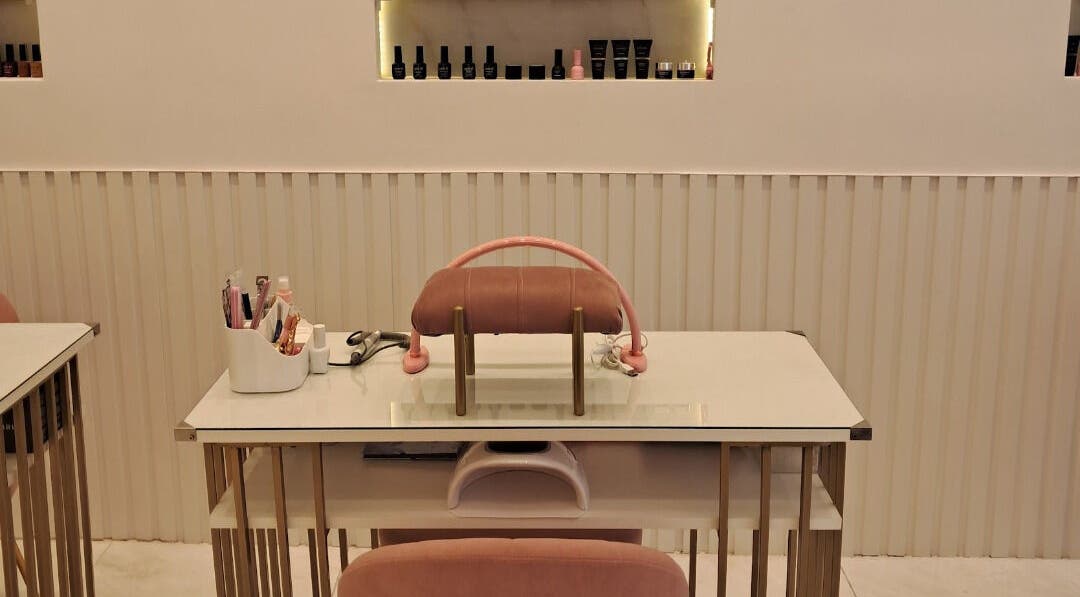 Estación de manicura elegante en Gold Studio, Buenos Aires, Ciudad Autónoma De Buenos Aires, AR.