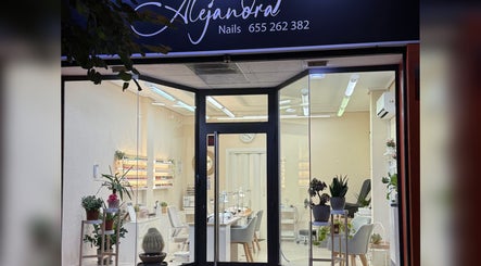 Fachada de Alejandra Nails en Zaragoza, Aragón, ES, mostrando su acogedor interior.