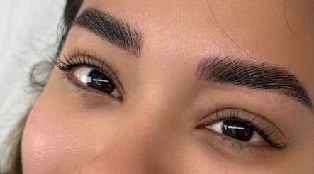 Flawless eyebrow grooming at Be You Beauty Hub, Vienna, Virginia, US, showcasing detailed craftsmanship.