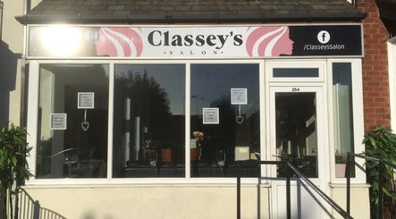 Abigail Louise Hair at Classeys – kuva 3