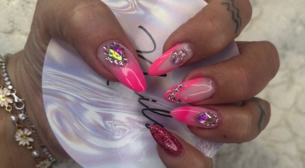KM Nails