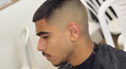 Mor Cuts image 3